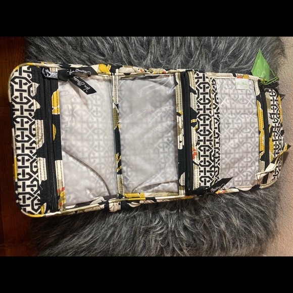 Vera Bradley Makeup Bag. Brand New!! - Picture 3 of 3